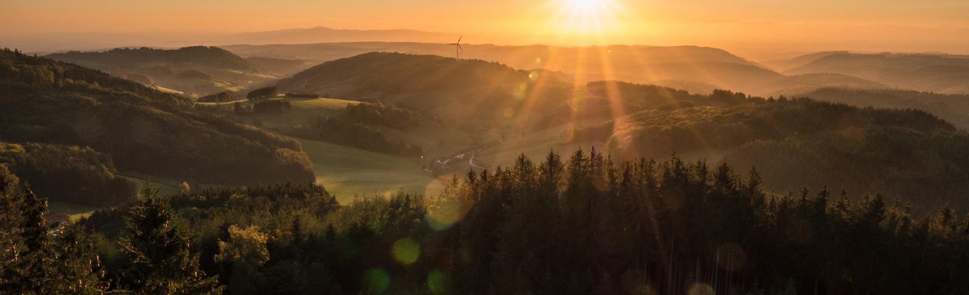 Strahlender Sonnenuntergang über dem Schwarzald
